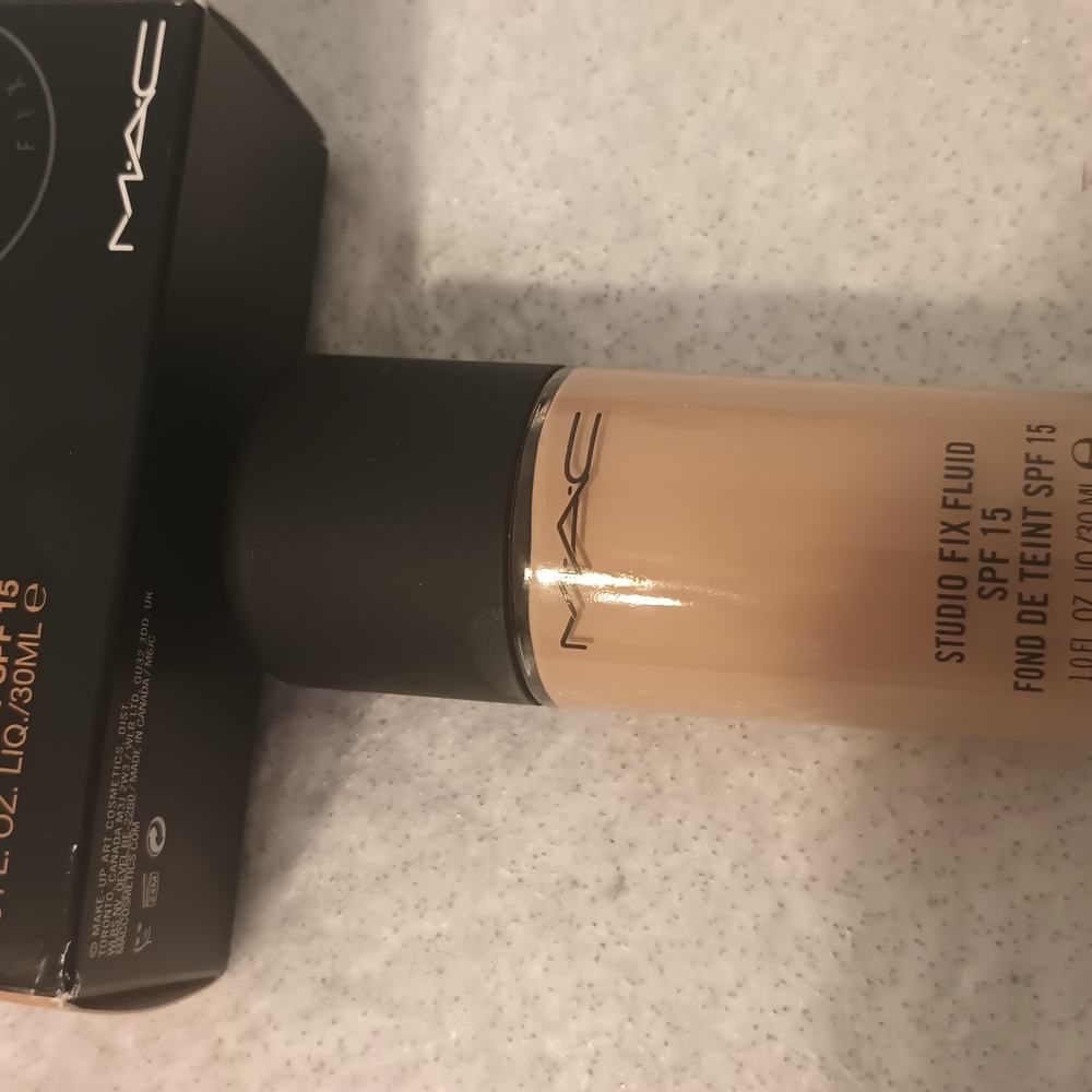 MAC Cosmetics Studio Fix Fluid Foundation - Cream NC41
